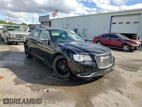 ✅ 2018 Chrysler 300 Touring • VIN: 2C3CCAAG4JH341926 • Lot: 90263395. Listed on Copart with 138,525 mi. Free auction sales archive from the USA and detailed vehicle history report at DreamBid. Image 13.