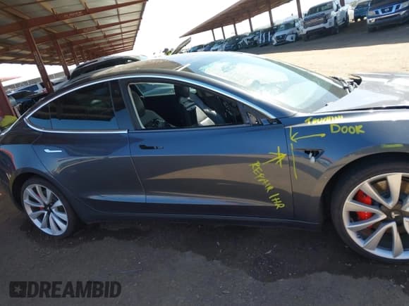 ✅ 2018 Tesla Model 3 Long Range Battery • VIN: 5YJ3E1EB6JF105837 • Lot: 41763460. Wystawiony na IAAI z przebiegiem 100 387 mil. Bezpłatny archiwum sprzedaży aukcyjnych z USA i szczegółowy raport historii pojazdu na DreamBid. Zdjęcie 13.