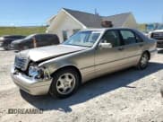 ✅ 1999 Mercedes-Benz S 320/430/500 • VIN: WDBGA33G4XA428050 • Lot: 69560465. Wystawiony na Copart z przebiegiem 43 642 mil. Bezpłatny archiwum sprzedaży aukcyjnych z USA i szczegółowy raport historii pojazdu na DreamBid. Zdjęcie 1.