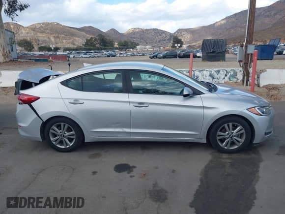 2018 Hyundai Elantra Value Edition z VIN KMHD84LFXJU493337, wystawiony jako IAAI lot #43436436 z przebiegiem 118 234 mil mil oraz . Historia ofert i sprzedaży dostępna na DreamBid. Obrazek 13.