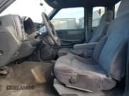 ✅ 1998 Chevrolet S-10 LS • VIN: 1GCCS19X2W8119191 • Лот: 47987845. Опубликован ранее на Copart с пробегом 122 417 миль. Бесплатный доступ к архиву аукционных продаж из США и подробный отчёт об истории автомобиля на DreamBid. Изображение 7.