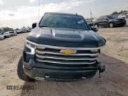 ✅ 2023 Chevrolet Silverado 1500 High Country • VIN: 2GCUDJED1P1137390 • Lot: 63263275. Wystawiony na Copart z przebiegiem 42 027 mil. Bezpłatny archiwum sprzedaży aukcyjnych z USA i szczegółowy raport historii pojazdu na DreamBid. Zdjęcie 5.
