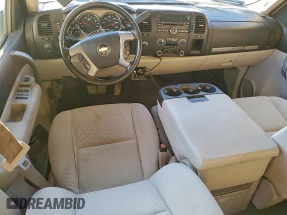 ✅ 2007 Chevrolet Silverado 2500HD 1LT • VIN: 1GCHK23677F506019 • Лот: 94180515. Опубликован ранее на Copart с пробегом 365 114 миль. Бесплатный доступ к архиву аукционных продаж из США и подробный отчёт об истории автомобиля на DreamBid. Изображение 8.