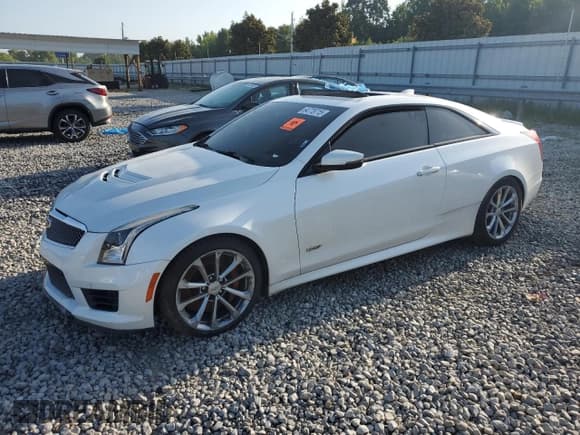 ✅ 2016 Cadillac ATS-V • VIN: 1G6AN1RY3G0129142 • Lot: 64778715. Wystawiony na Copart z przebiegiem 21 806 mil. Bezpłatny archiwum sprzedaży aukcyjnych z USA i szczegółowy raport historii pojazdu na DreamBid. Zdjęcie 1.