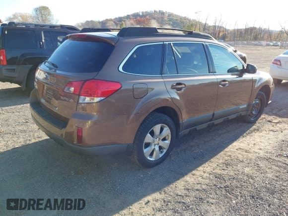 ✅ 2011 Subaru Outback Premium • VIN: 4S4BRCCCXB3346625 • Лот: 43625248. Опубликован ранее на IAAI с пробегом 184 253 миль. Бесплатный доступ к архиву аукционных продаж из США и подробный отчёт об истории автомобиля на DreamBid. Изображение 4.