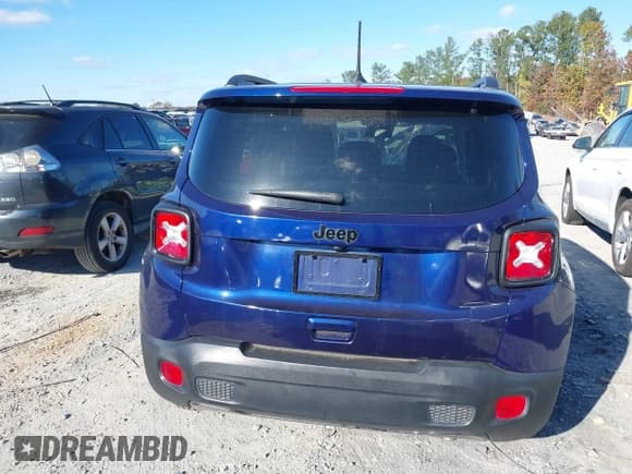 ✅ 2020 Jeep Renegade Latitude • VIN: ZACNJABB5LPL87163 • Lot: 40948221. Wystawiony na IAAI z przebiegiem 118 125 mil. Bezpłatny archiwum sprzedaży aukcyjnych z USA i szczegółowy raport historii pojazdu na DreamBid. Zdjęcie 16.