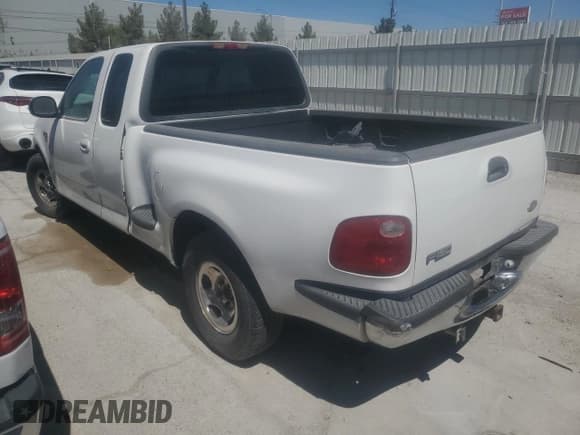 ✅ 2000 Ford F-150 XL • VIN: 1FTRX07LXYKA42551 • Lot: 55891345. Wystawiony na Copart z przebiegiem Nie podano. Bezpłatny archiwum sprzedaży aukcyjnych z USA i szczegółowy raport historii pojazdu na DreamBid. Zdjęcie 2.