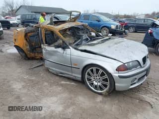 2001 BMW 3 Series 330i с VIN WBAAV53451FJ72649, выставлен на аукционе IAAI как лот 42018368 с пробегом Не указан миль и . История ставок и продаж доступна на DreamBid. Изображение 1.