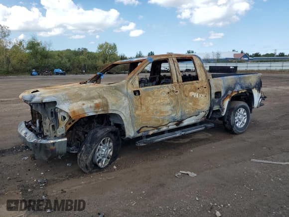 ✅ 2022 Chevrolet Silverado 2500HD • VIN: 1GC2YPEYXNF301095 • Lot: 84425725. Wystawiony na Copart z przebiegiem Nie podano. Bezpłatny archiwum sprzedaży aukcyjnych z USA i szczegółowy raport historii pojazdu na DreamBid. Zdjęcie 1.