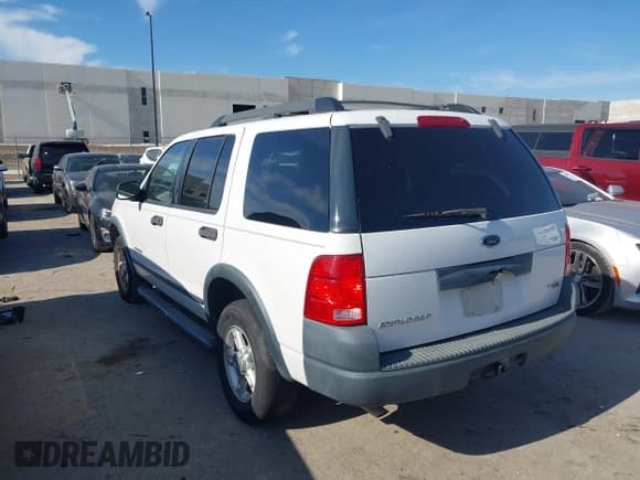 ✅ 2005 Ford Explorer XLS • VIN: 1FMZU62K75UA37796 • Lot: 42826535. Wystawiony na IAAI z przebiegiem 97 807 mil. Bezpłatny archiwum sprzedaży aukcyjnych z USA i szczegółowy raport historii pojazdu na DreamBid. Zdjęcie 3.