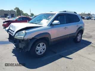 2006 Hyundai Tucson GLS with VIN KM8JN72D96U268458, listed as a IAAI auction lot 43043048 with 118,074 mi miles and . Bid and sale history available at DreamBid. Image 2.