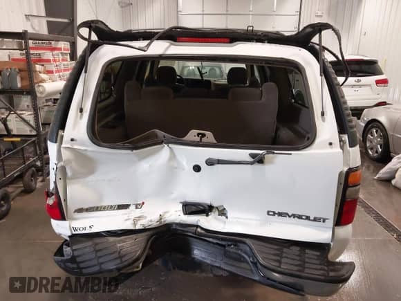 2005 Chevrolet Suburban LS z VIN 1GNFK16Z45J176719, wystawiony jako IAAI lot #42325067 z przebiegiem 199 884 mil mil oraz . Historia ofert i sprzedaży dostępna na DreamBid. Obrazek 16.