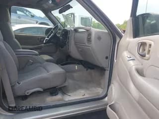 ✅ 2004 Chevrolet Blazer LS • VIN: 1GNDT13X44K124975 • Lot: 42881375. Wystawiony na IAAI z przebiegiem 135 100 mil. Bezpłatny archiwum sprzedaży aukcyjnych z USA i szczegółowy raport historii pojazdu na DreamBid. Zdjęcie 5.