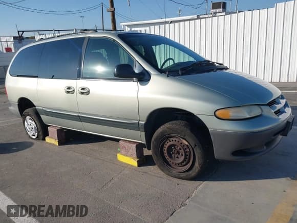✅ 2000 Dodge Caravan SE • VIN: 1B4GP44R1YB742608 • Lot: 43735020. Listed on IAAI with 110,611 mi. Free auction sales archive from the USA and detailed vehicle history report at DreamBid. Image 1.