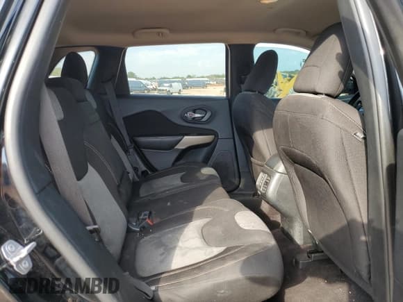 ✅ 2018 Jeep Cherokee Latitude • VIN: 1C4PJMCB2JD559558 • Лот: 86327005. Опубликован ранее на Copart с пробегом 135 485 миль. Бесплатный доступ к архиву аукционных продаж из США и подробный отчёт об истории автомобиля на DreamBid. Изображение 11.