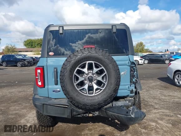 ✅ 2023 Ford Bronco • VIN: 1FMDE5CPXPLB88913 • Lot: 43724458. Listed on IAAI with 10,651 mi. Free auction sales archive from the USA and detailed vehicle history report at DreamBid. Image 17.
