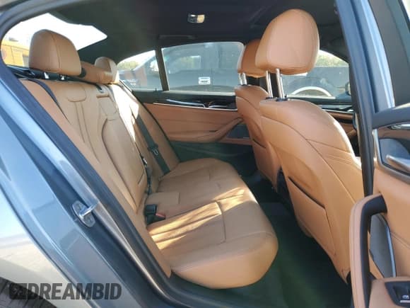 ✅ 2019 BMW 5 Series 530i xDrive • VIN: WBAJA7C50KWW05103 • Лот: 89727695. Опубликован ранее на Copart с пробегом 56 274 миль. Бесплатный доступ к архиву аукционных продаж из США и подробный отчёт об истории автомобиля на DreamBid. Изображение 10.