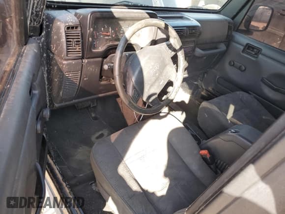 ✅ 2004 Jeep Wrangler Rubicon • VIN: 1J4FA69S74P737413 • Lot: 83940895. Wystawiony na Copart z przebiegiem 241 929 mil. Bezpłatny archiwum sprzedaży aukcyjnych z USA i szczegółowy raport historii pojazdu na DreamBid. Zdjęcie 8.