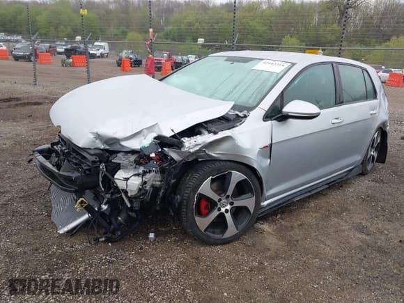 ✅ 2015 Volkswagen Golf GTI SE • VIN: 3VW4T7AU6FM086758 • Lot: 42162318. Listed on IAAI with Not provided. Free auction sales archive from the USA and detailed vehicle history report at DreamBid. Image 18.