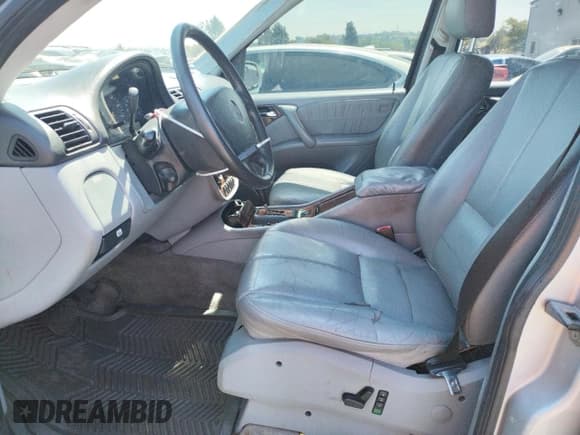 ✅ 2004 Mercedes-Benz M 350 • VIN: 4JGAB57E24A463931 • Лот: 66799564. Опубликован ранее на Copart с пробегом 196 731 миль. Бесплатный доступ к архиву аукционных продаж из США и подробный отчёт об истории автомобиля на DreamBid. Изображение 7.