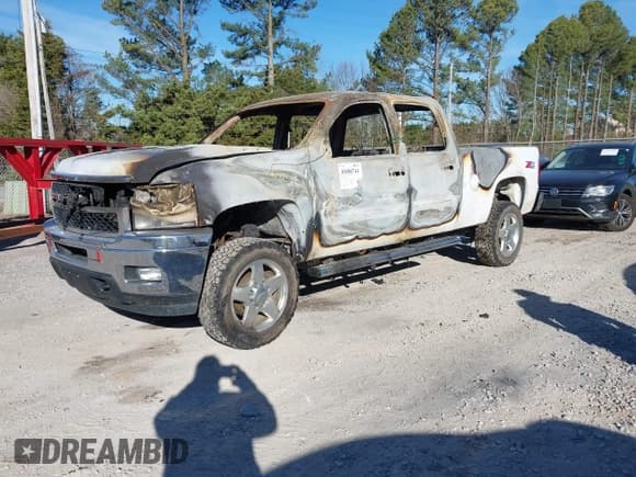 ✅ 2014 Chevrolet Silverado 2500HD LT • VIN: 1GC1KXCG4EF107864 • Lot: 41686741. Listed on IAAI with Not provided. Free auction sales archive from the USA and detailed vehicle history report at DreamBid. Image 2.