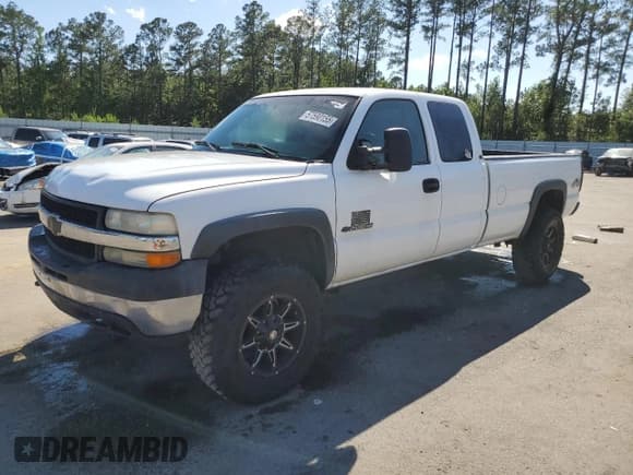 ✅ 2001 Chevrolet Silverado 2500HD LS • VIN: 1GCHK29U61E316862 • Lot: 57590155. Wystawiony na Copart z przebiegiem Nie podano. Bezpłatny archiwum sprzedaży aukcyjnych z USA i szczegółowy raport historii pojazdu na DreamBid. Zdjęcie 1.