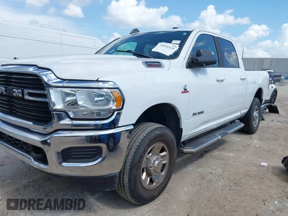 ✅ 2021 Ram 2500 Big Horn • VIN: 3C6UR5DL4MG555180 • Lot: 42532125. Wystawiony na IAAI z przebiegiem 66 210 mil. Bezpłatny archiwum sprzedaży aukcyjnych z USA i szczegółowy raport historii pojazdu na DreamBid. Zdjęcie 18.