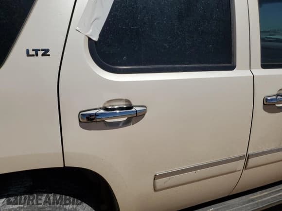 ✅ 2014 Chevrolet Tahoe LTZ • VIN: 1GNSCCE07ER112055 • Лот: 53975915. Опубликован ранее на Copart с пробегом 233 754 миль. Бесплатный доступ к архиву аукционных продаж из США и подробный отчёт об истории автомобиля на DreamBid. Изображение 11.