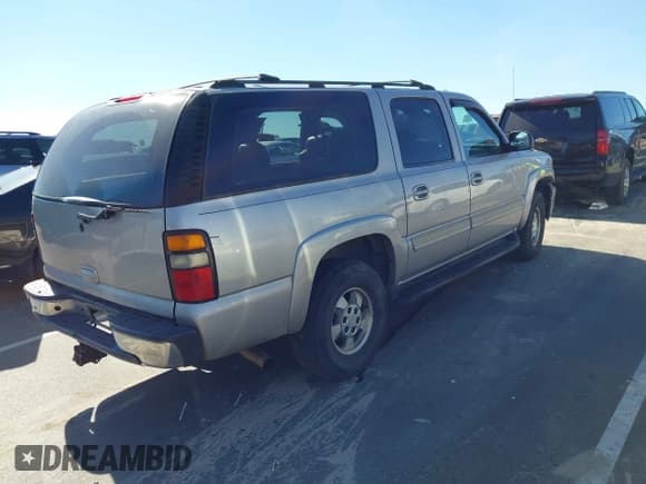 ✅ 2004 Chevrolet Suburban Z71 • VIN: 3GNFK16T54G268689 • Lot: 43595262. Listed on IAAI with 304,126 mi. Free auction sales archive from the USA and detailed vehicle history report at DreamBid. Image 4.