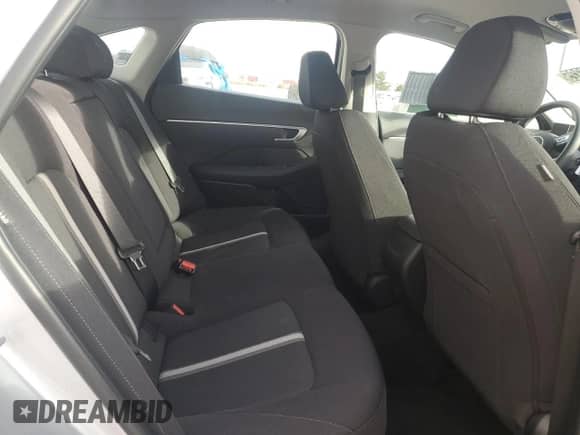 2025 Hyundai Sonata SEL z VIN KMHL64JA3SA480036, wystawiony jako Copart lot #85410325 z przebiegiem 9 363 mil mil oraz Czysty tytuł • Clean title. Historia ofert i sprzedaży dostępna na DreamBid. Obrazek 10.