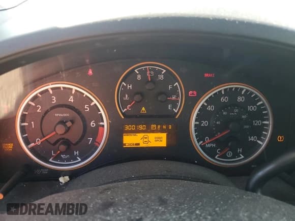 ✅ 2008 Nissan Titan SE • VIN: 1N6AA07DX8N342187 • Lot: 87457075. Wystawiony na Copart z przebiegiem 300 190 mil. Bezpłatny archiwum sprzedaży aukcyjnych z USA i szczegółowy raport historii pojazdu na DreamBid. Zdjęcie 9.