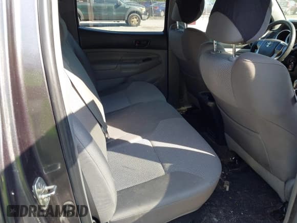 ✅ 2013 Toyota Tacoma • VIN: 3TMMU4FN3DM061944 • Lot: 42867859. Listed on IAAI with 183,857 mi. Free auction sales archive from the USA and detailed vehicle history report at DreamBid. Image 8.