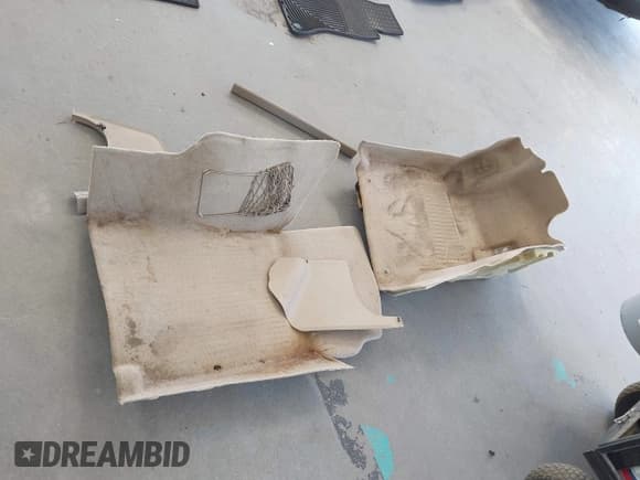 ✅ 2014 Mercedes-Benz C 250 Sport • VIN: WDDGF4HB3EG234633 • Lot: 43600804. Listed on IAAI with 131,529 mi. Free auction sales archive from the USA and detailed vehicle history report at DreamBid. Image 12.