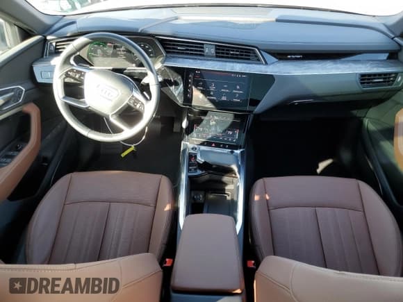 ✅ 2024 Audi Q8 e-tron Premium Plus • VIN: WA15AAGE2RB053630 • Лот: 46319655. Опубликован ранее на Copart с пробегом 3 435 миль. Бесплатный доступ к архиву аукционных продаж из США и подробный отчёт об истории автомобиля на DreamBid. Изображение 8.