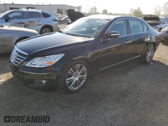 2009 Hyundai Genesis z VIN KMHGC46F59U032419, wystawiony jako Copart lot #73657974 z przebiegiem 157 132 mil mil oraz Szkoda całkowita • Salvage title. Historia ofert i sprzedaży dostępna na DreamBid. Obrazek 1.