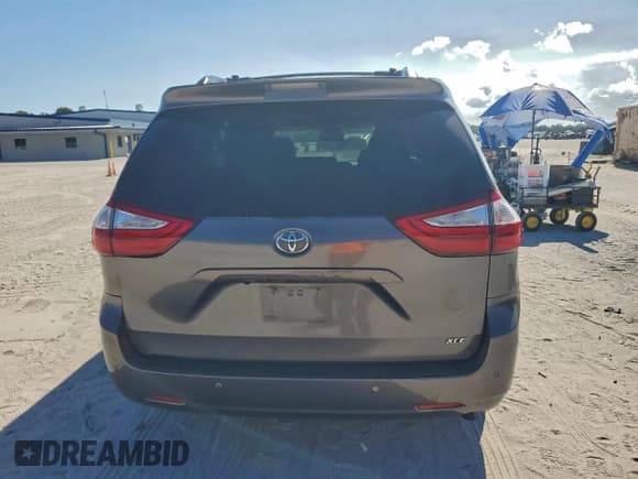 ✅ 2015 Toyota Sienna XLE • VIN: 5TDYK3DC0FS678921 • Lot: 94314055. Listed on Copart with 112,858 mi. Free auction sales archive from the USA and detailed vehicle history report at DreamBid. Image 6.