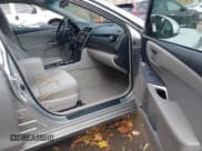 ✅ 2015 Toyota Camry SE • VIN: 4T1BF1FK2FU079822 • Lot: 43594956. Wystawiony na IAAI z przebiegiem 127 395 mil. Bezpłatny archiwum sprzedaży aukcyjnych z USA i szczegółowy raport historii pojazdu na DreamBid. Zdjęcie 5.