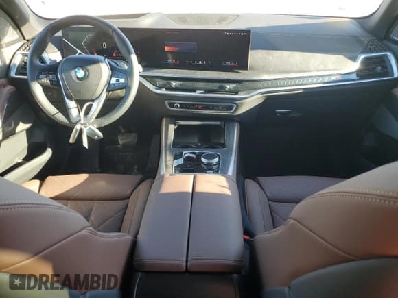 ✅ 2025 BMW X5 xDrive40i • VIN: 5UX23EU03S9Y18570 • Лот: 86799895. Опубликован ранее на Copart с пробегом 10 582 миль. Бесплатный доступ к архиву аукционных продаж из США и подробный отчёт об истории автомобиля на DreamBid. Изображение 8.