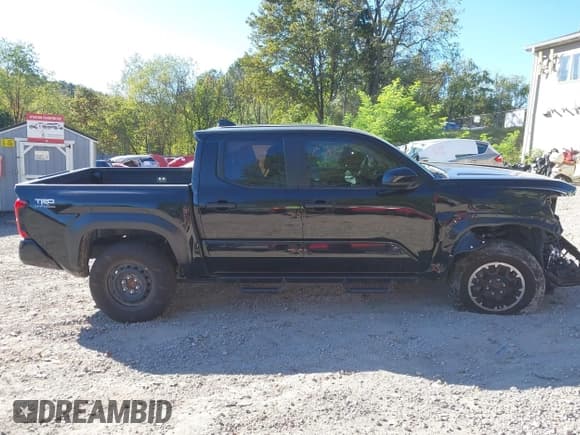✅ 2024 Toyota Tacoma TRD Off Road • VIN: 3TMLB5JN5RM037103 • Lot: 43341583. Listed on IAAI with 15,823 mi. Free auction sales archive from the USA and detailed vehicle history report at DreamBid. Image 13.