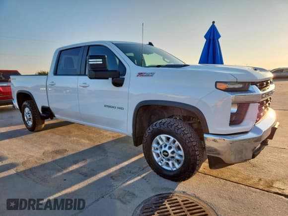 ✅ 2022 Chevrolet Silverado 2500HD LT • VIN: 1GC4YNEY0NF179067 • Lot: 82148125. Wystawiony na Copart z przebiegiem 77 136 mil. Bezpłatny archiwum sprzedaży aukcyjnych z USA i szczegółowy raport historii pojazdu na DreamBid. Zdjęcie 4.