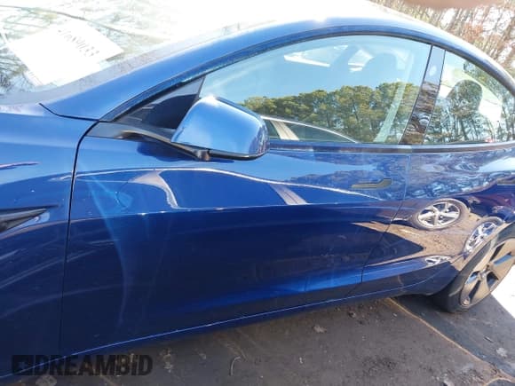✅ 2021 Tesla Model 3 Standard Range Plus • VIN: 5YJ3E1EA2MF087140 • Lot: 41689033. Wystawiony na IAAI z przebiegiem 27 755 mil. Bezpłatny archiwum sprzedaży aukcyjnych z USA i szczegółowy raport historii pojazdu na DreamBid. Zdjęcie 13.