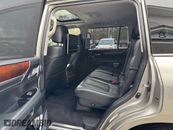 ✅ 2019 Lexus LX 570 • VIN: JTJHY7AX9K4295141 • Lot: 91887025. Wystawiony na Copart z przebiegiem 117 347 mil. Bezpłatny archiwum sprzedaży aukcyjnych z USA i szczegółowy raport historii pojazdu na DreamBid. Zdjęcie 8.