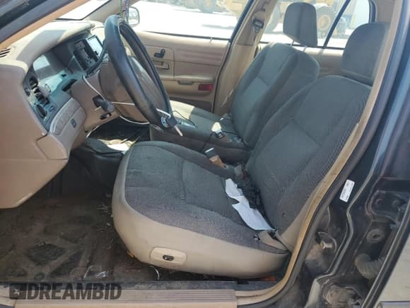 ✅ 1998 Ford Crown Victoria LX • VIN: 2FAFP74W7WX190019 • Lot: 67952115. Wystawiony na Copart z przebiegiem 243 371 mil. Bezpłatny archiwum sprzedaży aukcyjnych z USA i szczegółowy raport historii pojazdu na DreamBid. Zdjęcie 7.