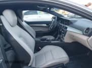 ✅ 2012 Mercedes-Benz C 250 • VIN: WDDGJ4HB8CF846716 • Lot: 43733356. Wystawiony na IAAI z przebiegiem 122 274 mil. Bezpłatny archiwum sprzedaży aukcyjnych z USA i szczegółowy raport historii pojazdu na DreamBid. Zdjęcie 5.