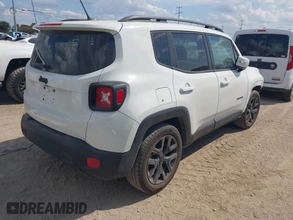 ✅ 2017 Jeep Renegade Latitude • VIN: ZACCJABB5HPG45926 • Lot: 42979862. Listed on IAAI with 45,864 mi. Free auction sales archive from the USA and detailed vehicle history report at DreamBid. Image 4.