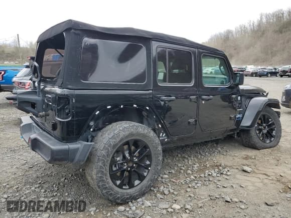 ✅ 2024 Jeep Wrangler Sahara • VIN: 1C4RJXP6XRW274744 • Lot: 53604185. Wystawiony na Copart z przebiegiem 26 306 mil. Bezpłatny archiwum sprzedaży aukcyjnych z USA i szczegółowy raport historii pojazdu na DreamBid. Zdjęcie 3.