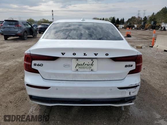 ✅ 2023 Volvo S60 • VIN: 7JRL12TT0PG240826 • Lot: 54539035. Wystawiony na Copart z przebiegiem 46 083 mil. Bezpłatny archiwum sprzedaży aukcyjnych z USA i szczegółowy raport historii pojazdu na DreamBid. Zdjęcie 6.