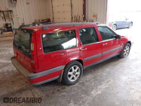 ✅ 1999 Volvo V70 XC Cross Country • VIN: YV1LZ56D2X2625633 • Lot: 43265616. Wystawiony na IAAI z przebiegiem 267 880 mil. Bezpłatny archiwum sprzedaży aukcyjnych z USA i szczegółowy raport historii pojazdu na DreamBid. Zdjęcie 4.