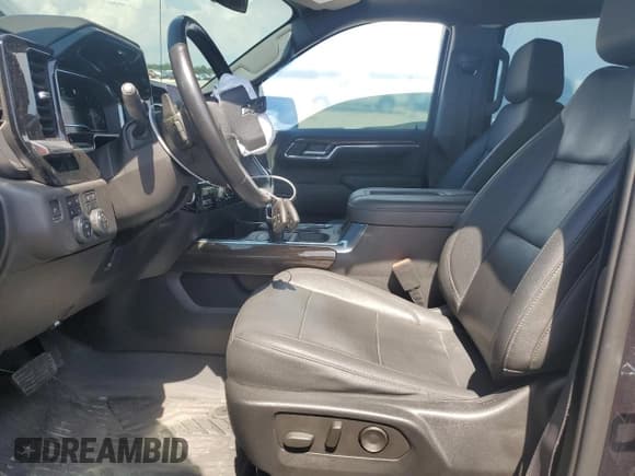 ✅ 2022 Chevrolet Silverado 1500 LT Trail Boss • VIN: 3GCUDFET2NG566112 • Lot: 56796405. Wystawiony na Copart z przebiegiem 27 750 mil. Bezpłatny archiwum sprzedaży aukcyjnych z USA i szczegółowy raport historii pojazdu na DreamBid. Zdjęcie 7.