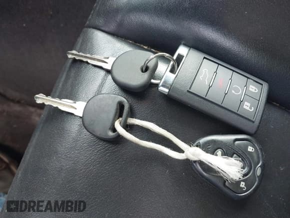 ✅ 2007 Cadillac SRX • VIN: 1GYEE637870164930 • Лот: 42902130. Опубликован ранее на IAAI с пробегом 176 819 миль. Бесплатный доступ к архиву аукционных продаж из США и подробный отчёт об истории автомобиля на DreamBid. Изображение 11.